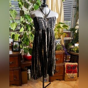 ALOHAS Black and Cream Strapless Dress